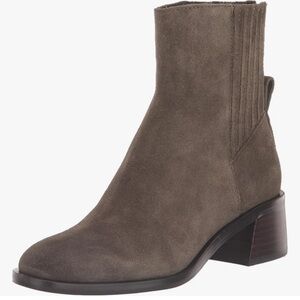 Dolce Vita Linny H20 Olive
Size 9.5
New